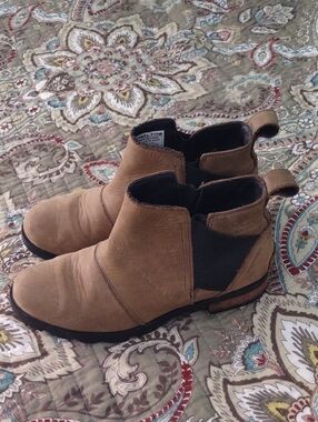 Sorel Emelie Chelsea Ankle Boots Women's Size 5.5 Waterproof Leather Tobacco